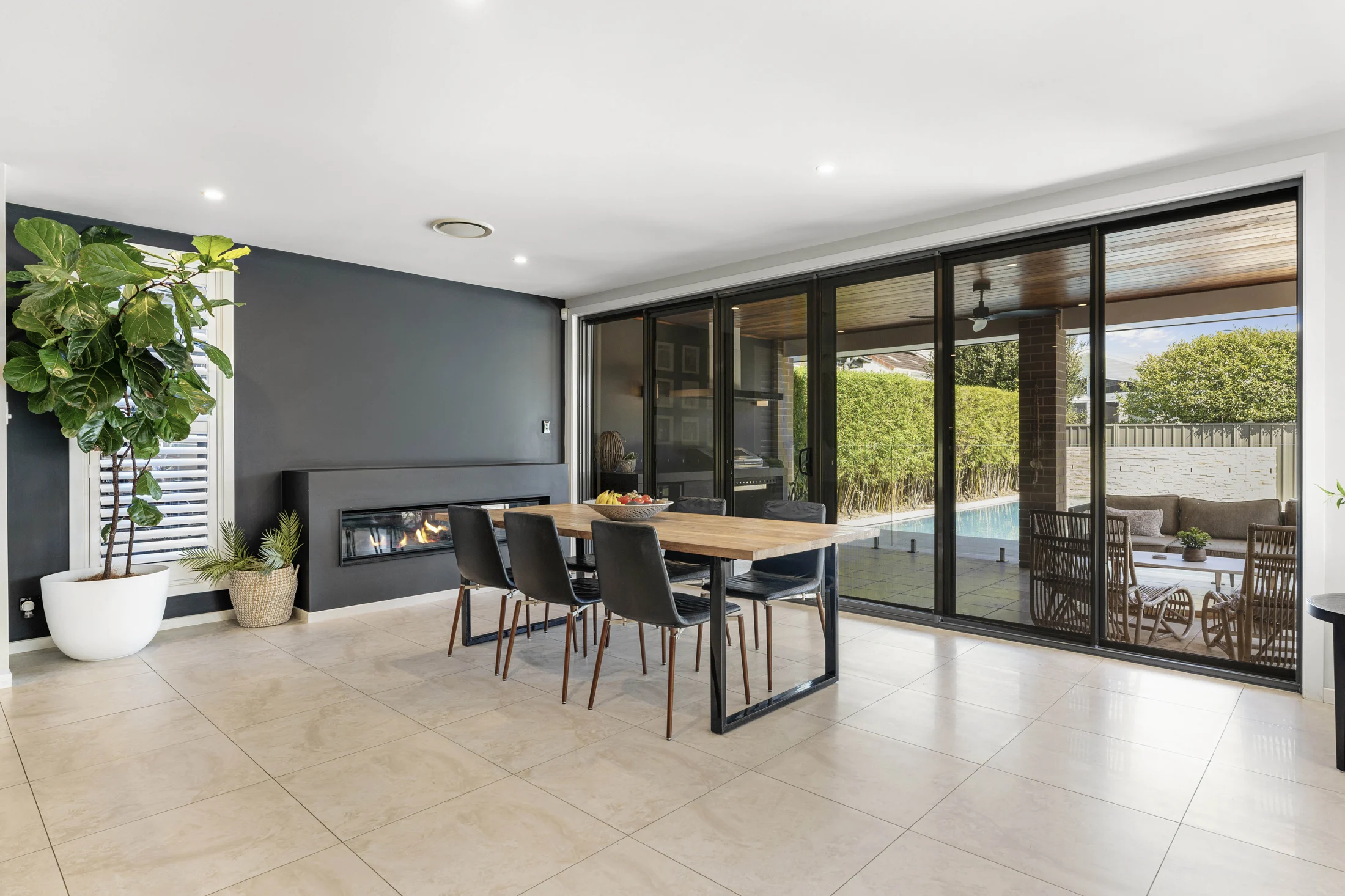 25 Phillip Street — living, photograph 056